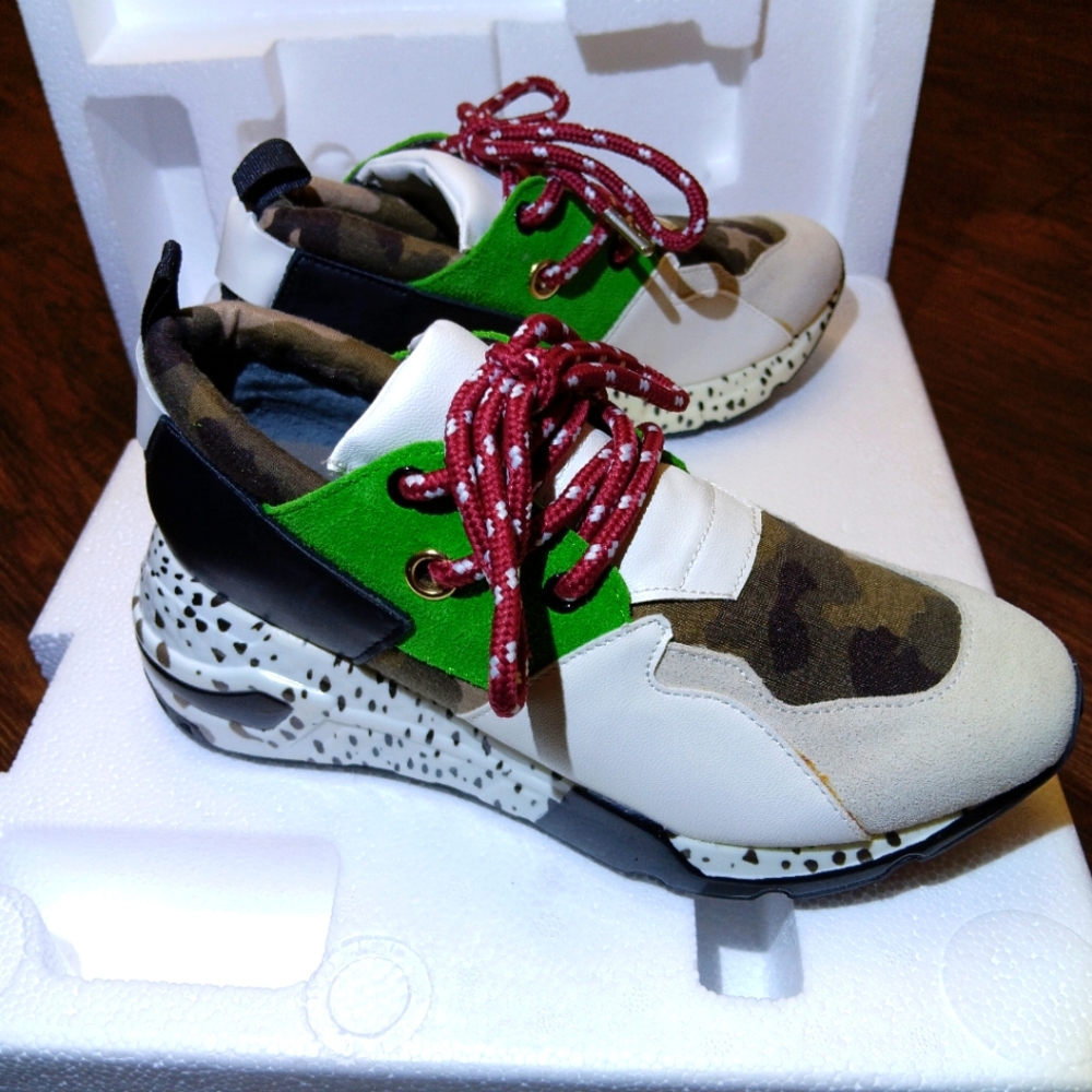 Very rare Steve madden cliff Pattern wave